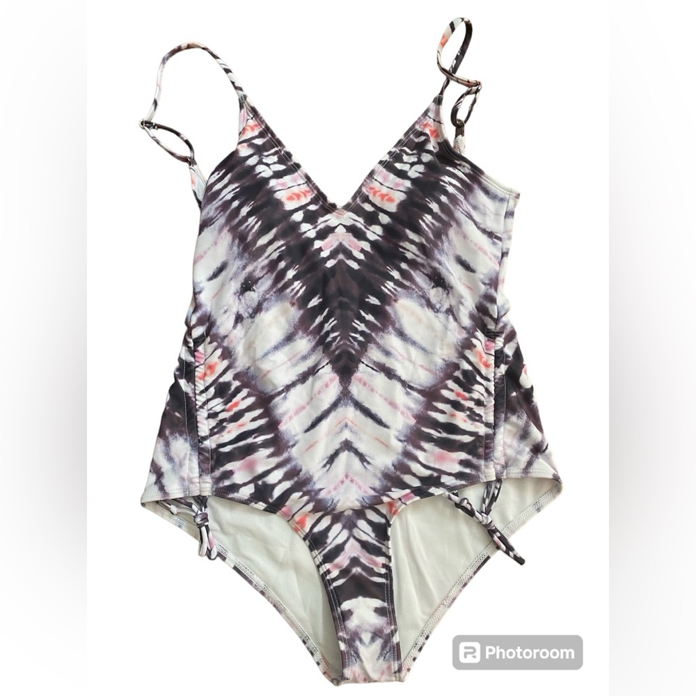 One piece swimsuit size L